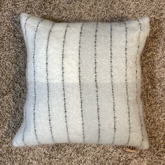 NWT UGG Lucia Square Pillow Cover & Insert - Lucia  Stone - Picture 2 of 4